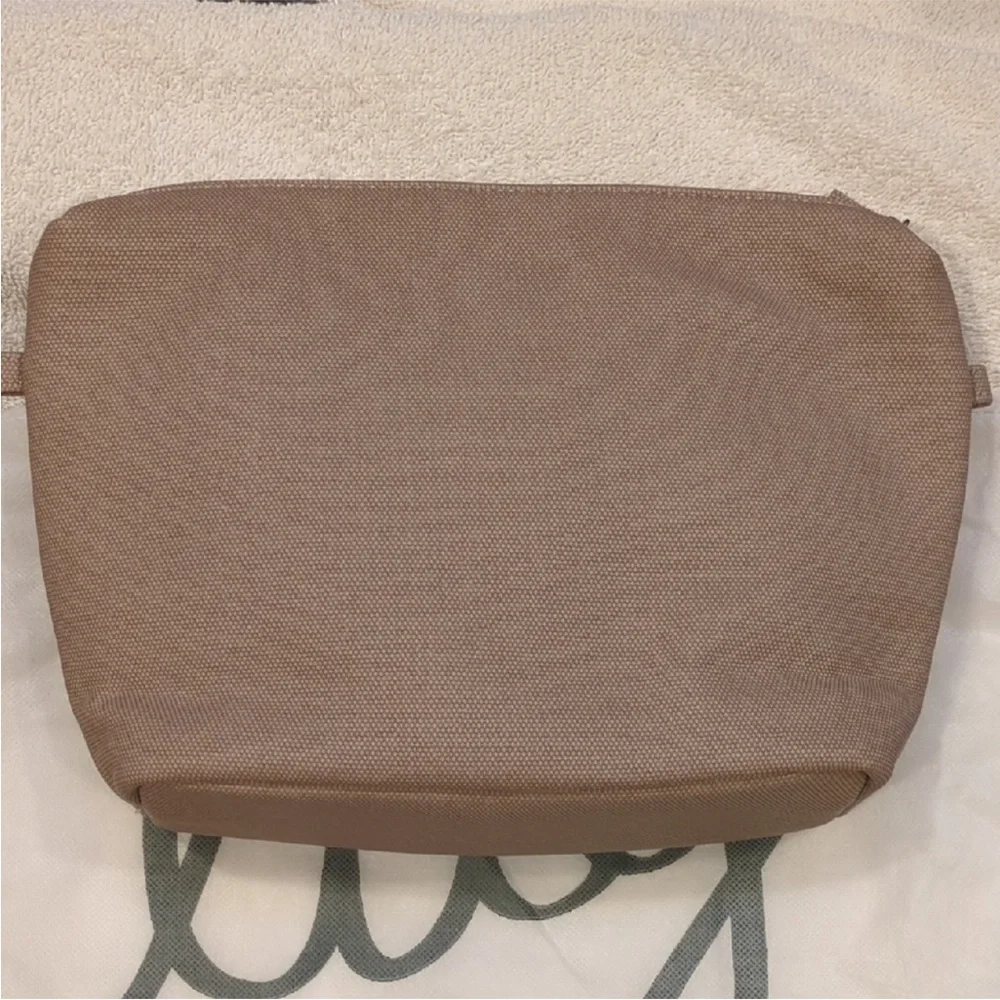 Lug Volley Luxe VL “Sand” Quilted Organizer. NWT with storage bag